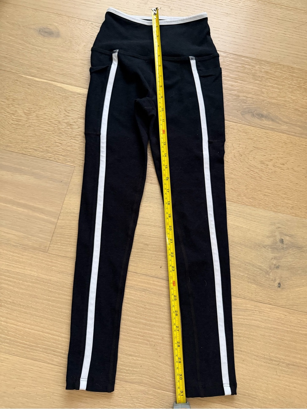 Beyond Yoga women’s' Black Leggings with White Side Stripe - Athletic Bottoms xs - Picture 3 of 4